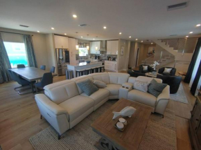 Oceanview Luxury Retreat 12 Guest 6 Beds Pool&Dock